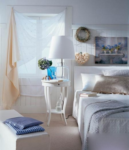 蓝白色小物件 有效增强夏日居室清凉感