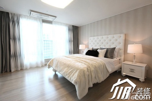 公寓装修,100平米装修,富裕型装修,简约风格,灯具,床,床头软包,床头柜,窗帘,卧室