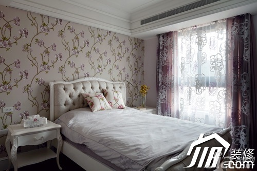 别墅装修,豪华型装修,新古典风格,卧室,简洁,床,床头柜,窗帘,壁纸