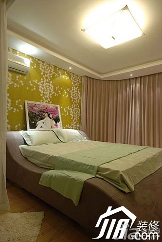 公寓装修,130平米装修,富裕型装修,简约风格,卧室,温馨,床,窗帘,灯具,壁纸,卧室背景墙