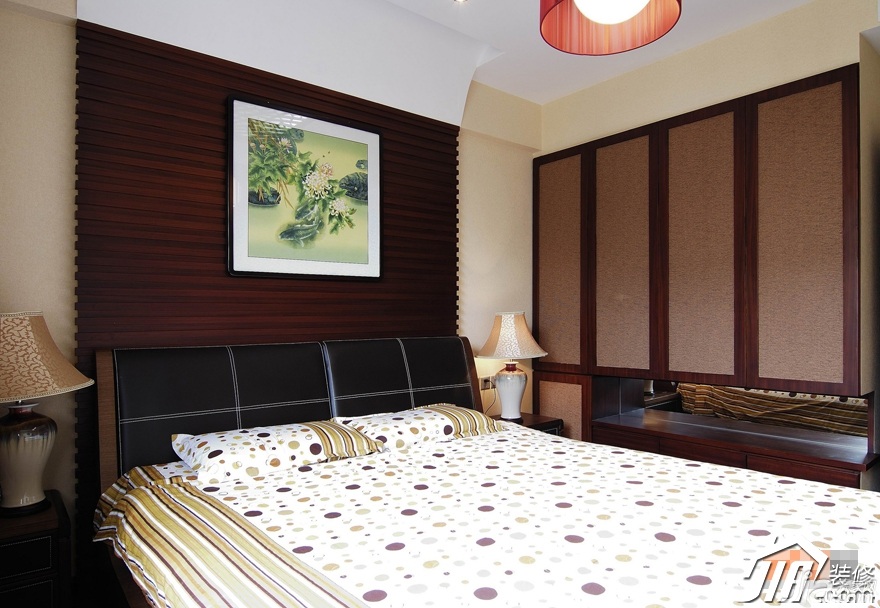 中式风格,富裕型装修,110平米装修,公寓装修,卧室,简洁,床,床头柜,灯具,卧室背景墙