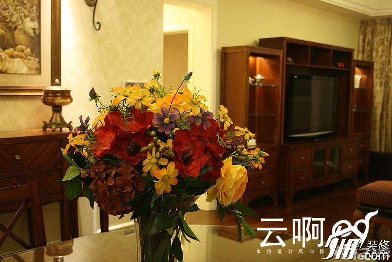 公寓装修,130平米装修,富裕型装修,混搭风格,东南亚风格,客厅,餐厅,灯具,餐桌,电视柜,装饰画