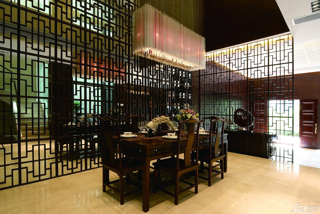 中式风格,豪华型装修,140平米以上装修,复式装修,别墅装修,原木色装修,餐厅,餐桌,灯具,艺术