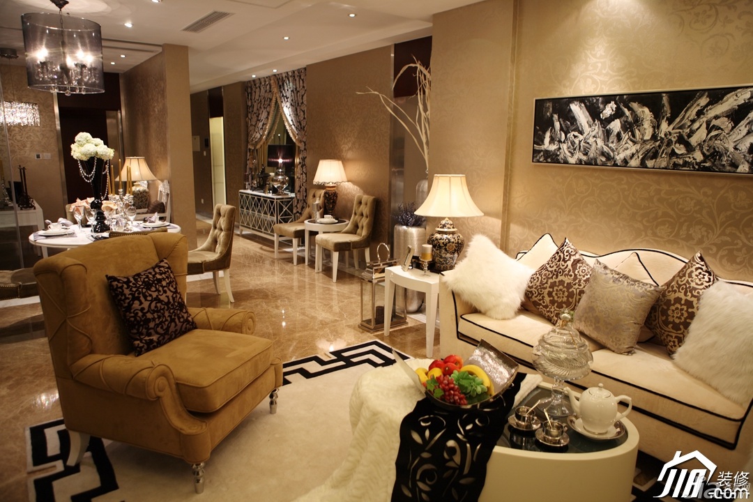 米色装修,浪漫,豪华型装修,140平米以上装修,公寓装修,欧式风格,客厅,沙发,茶几,窗帘,灯具