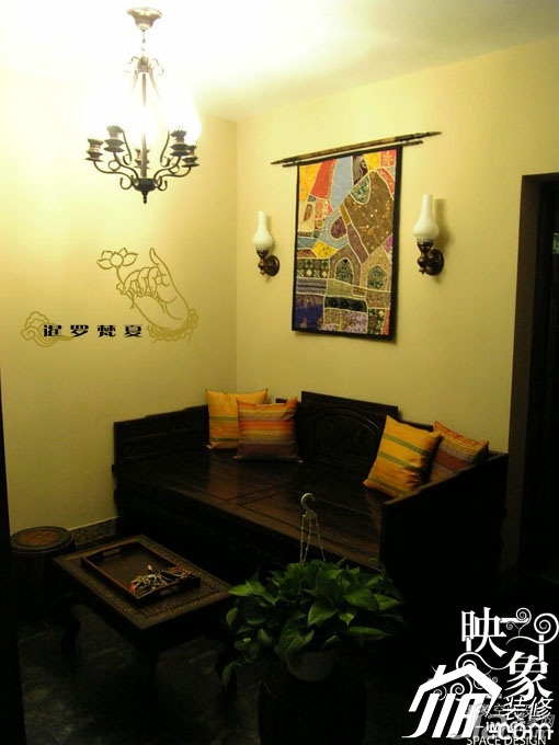 二居室装修,富裕型装修,东南亚风格,客厅,沙发,茶几,装饰画