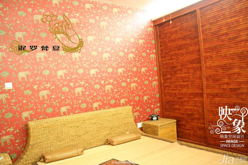 二居室装修,富裕型装修,东南亚风格,卧室,床,灯具,衣柜,床头柜,壁纸