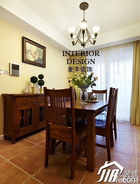 公寓装修,经济型装修,美式风格,餐厅,灯具,餐桌,装饰画,窗帘,储物柜