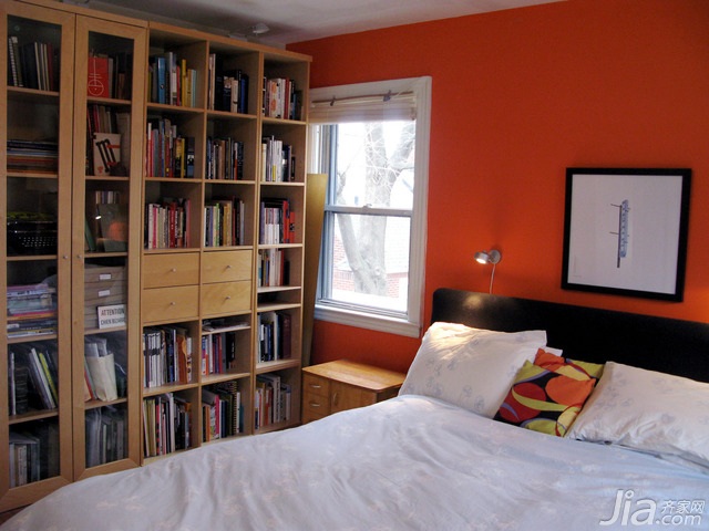复式装修,富裕型装修,简约风格,海外家居,卧室,橙色,简洁,床,床头柜,书架,卧室背景墙