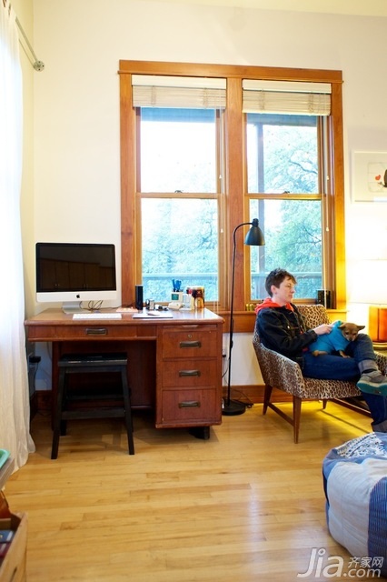 公寓装修,80平米装修,经济型装修,简约风格,海外家居,工作区,书桌,沙发