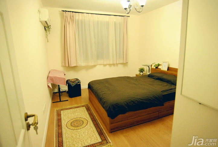 三居室装修,5-10万装修,日式风格,卧室,床,暖色调,窗帘,温馨,舒适