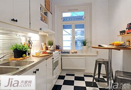 美女厨房 白色烤漆橱柜打造纯美厨房_空间布置