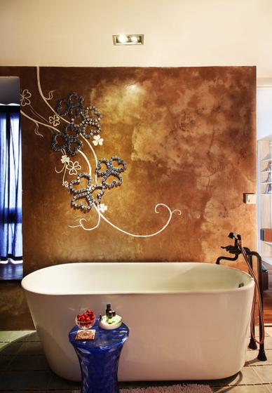 拙雅寧香-擁有開放式浴室的混搭風格公寓