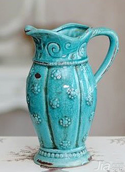蓝色裂釉花瓶