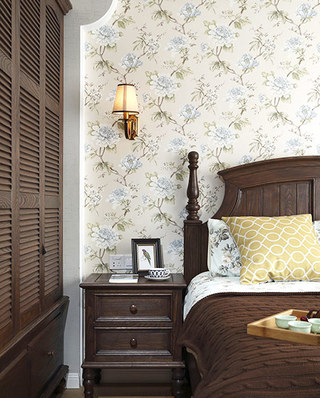 美式田园风卧室床头壁纸图片