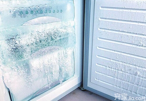 冰箱冷藏室有水什么原因 冰箱冷藏室结冰怎么办