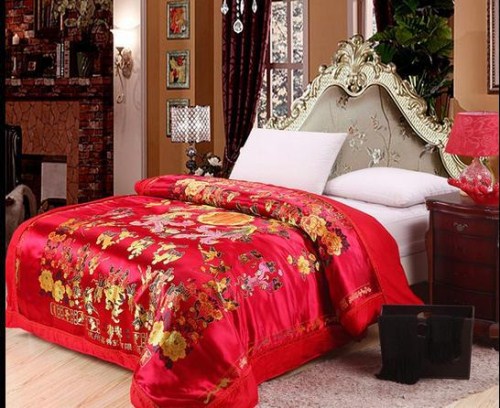 婚庆床上用品红色哪种好 结婚床上用品有哪些