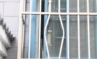 原来阳台装这种防盗窗才最安全，比完这五种终于会选了！