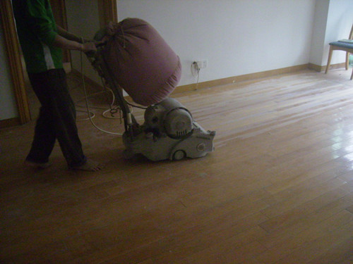 地板打磨翻新方法  地板打磨翻新注意事项