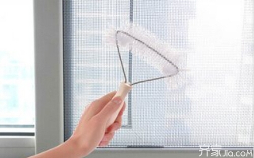 如何清理纱窗  清理纱窗的技巧