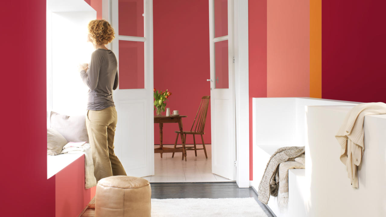 用极具创意的色彩装修房间，为客人留下难忘的第一印象。