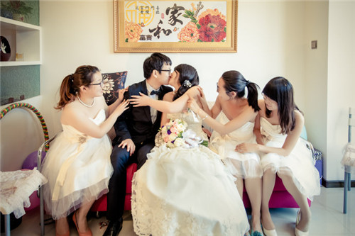 上海婚礼摄影多少钱 婚礼跟拍摄影技巧_婚纱摄