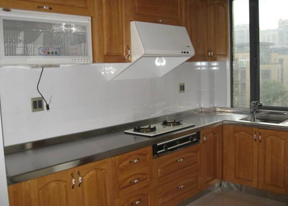 厨房不锈钢台面用了半年就刮花了，到底台面选什么材料最耐用？