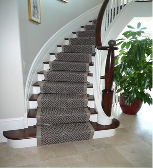 楼梯铺什么地毯好看 让印花地毯为你家锦上添花