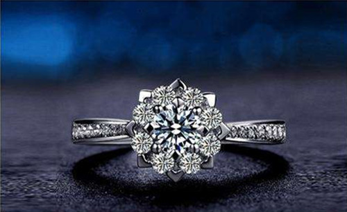 新款戒指要怎么挑选 2017 钻石戒指流行款式有哪些_婚戒首饰_婚庆百科_齐家网