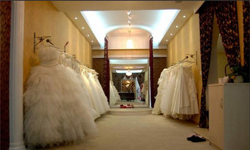 开婚纱影楼的必备条件 如何选择婚纱影楼店面