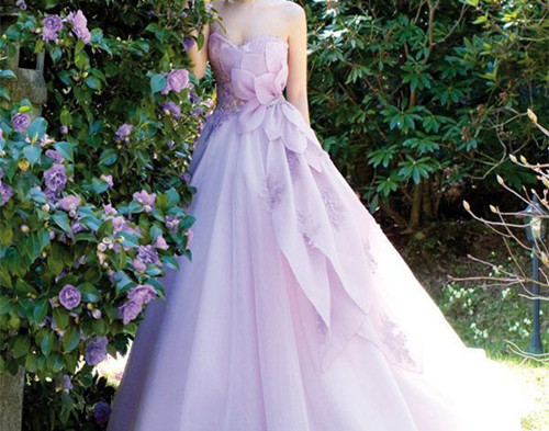 紫色婚纱图片唯美 2017流行的五款婚纱风格_