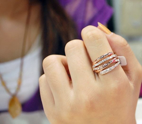 订婚戒指戴哪个手指图哪张更美 订婚戒指