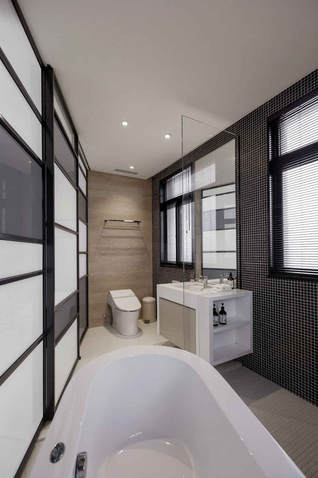 公寓装修,15-20万装修,120平米装修,卫生间,loft风格,黑白,浴缸