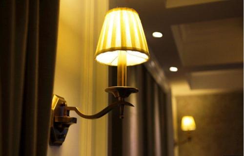 壁灯高度在什么位置好 安装壁灯如何简单又方便
