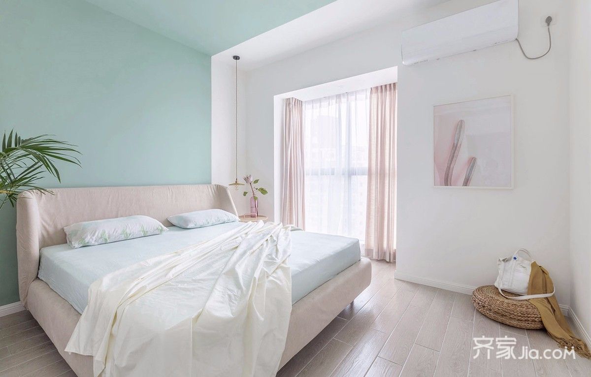 卧室是业主比较喜欢的薄荷绿  清清爽爽