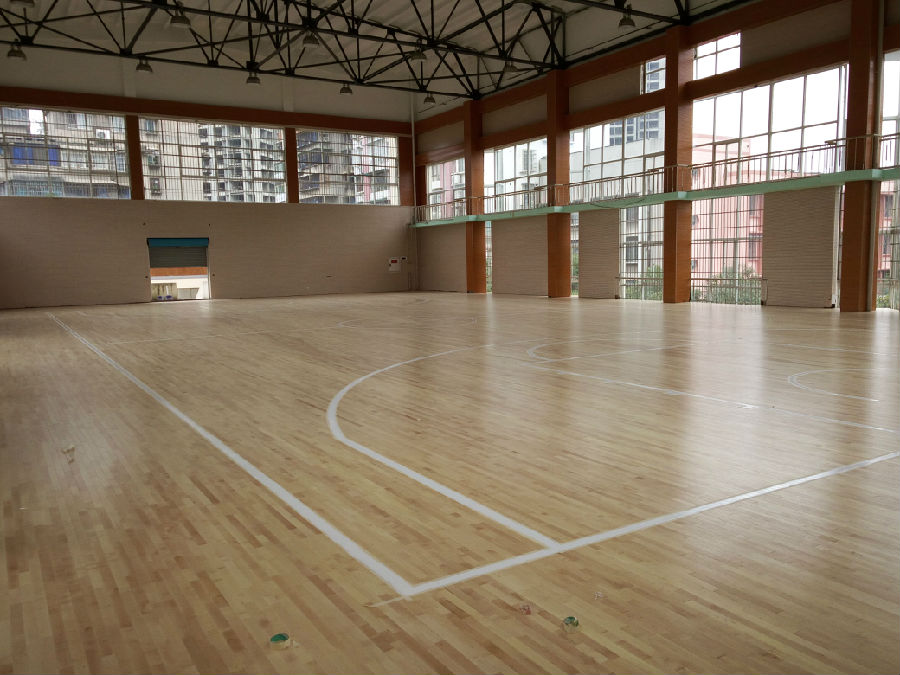 篮球场专用木地板尺寸是多少  篮球场木地板的保养方法