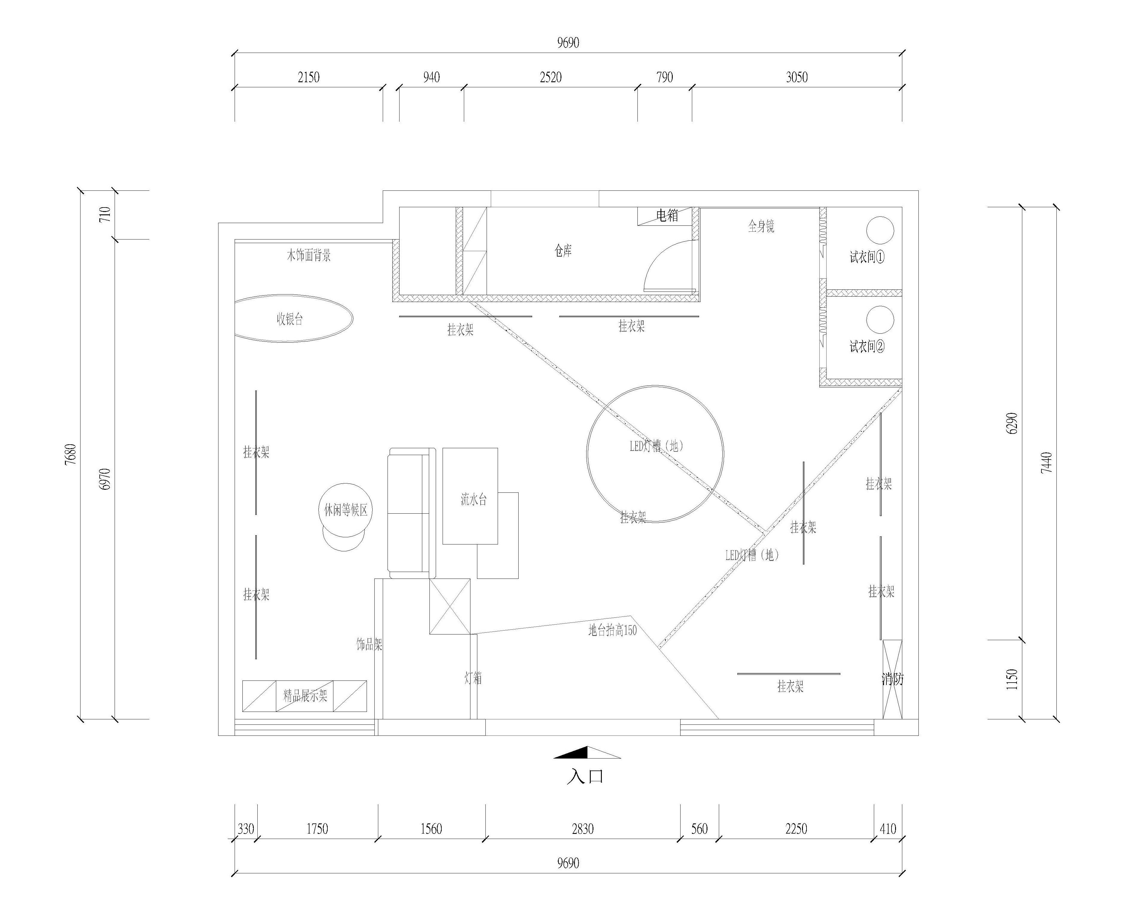 试衣间,仓库布局合理实用.休息区和首饰区背靠背,节约空间.