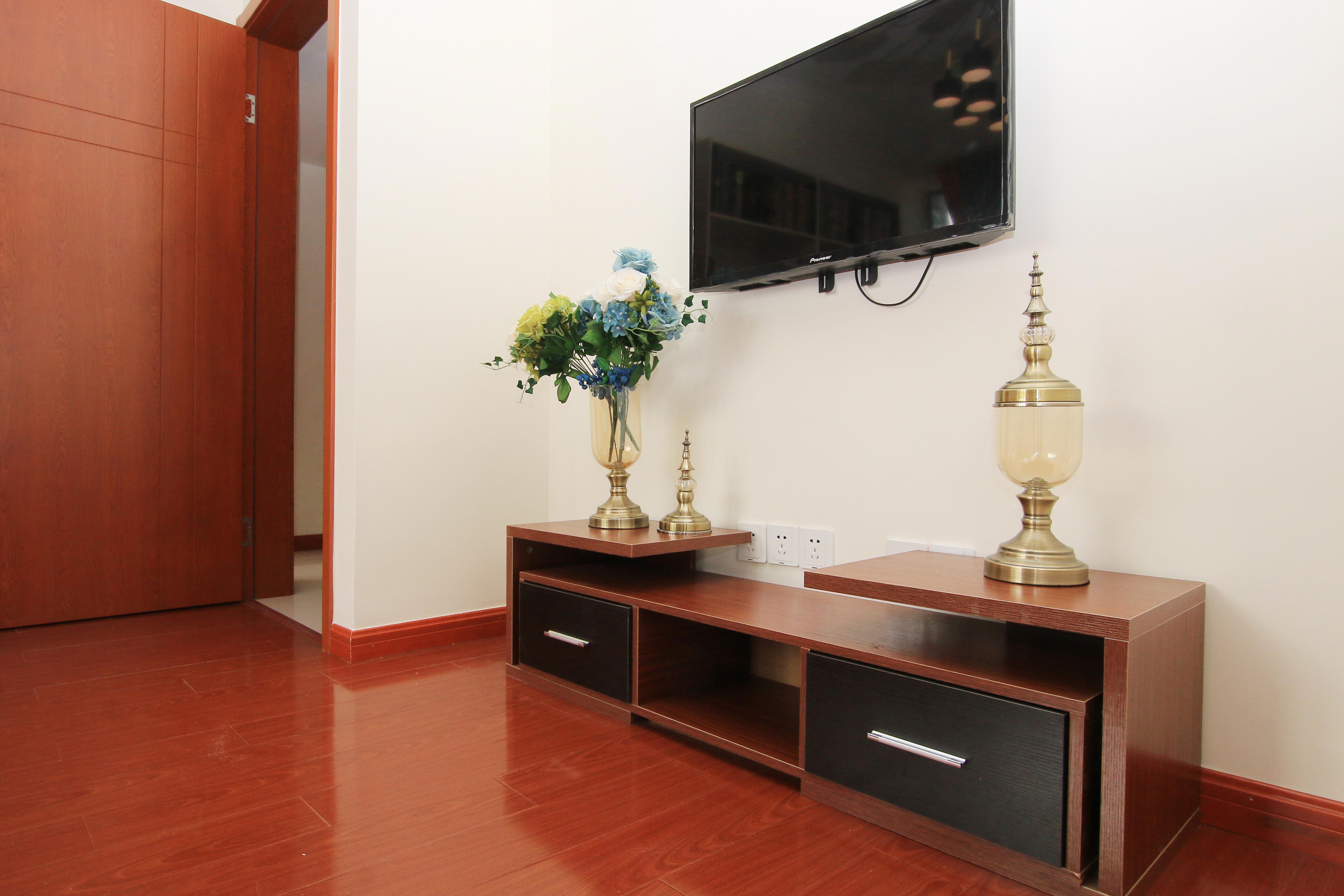 80平米装修,二居室装修,5-10万装修,现代简约风格,客厅,电视柜,褐色