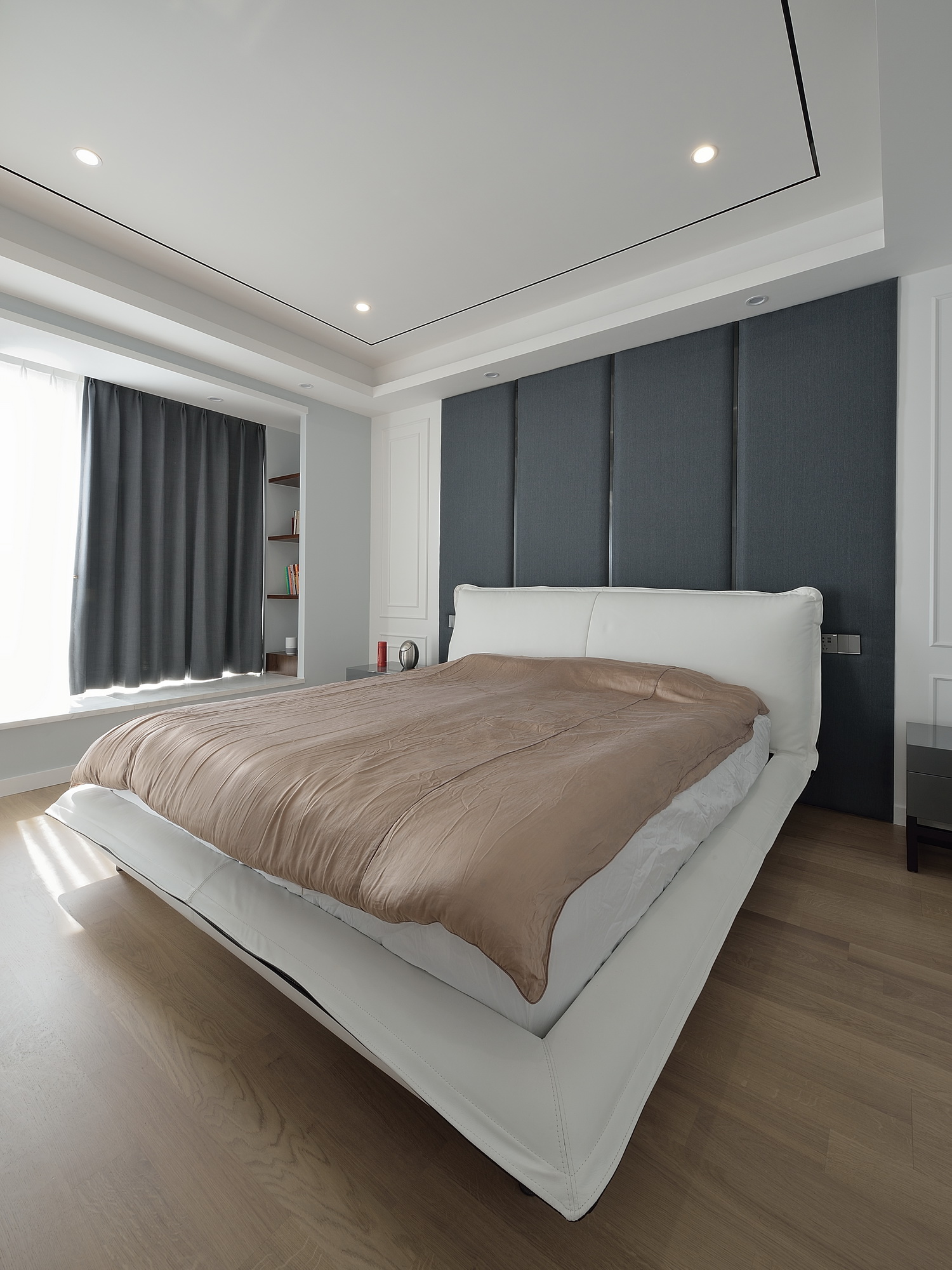 110平米装修,二居室装修,5-10万装修,现代简约风格,卧室,床头软包,白色,灰色
