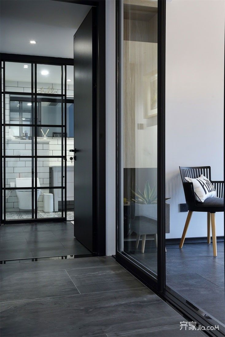 可自由调节的阳台门,呈现空间不同的美感和实用性