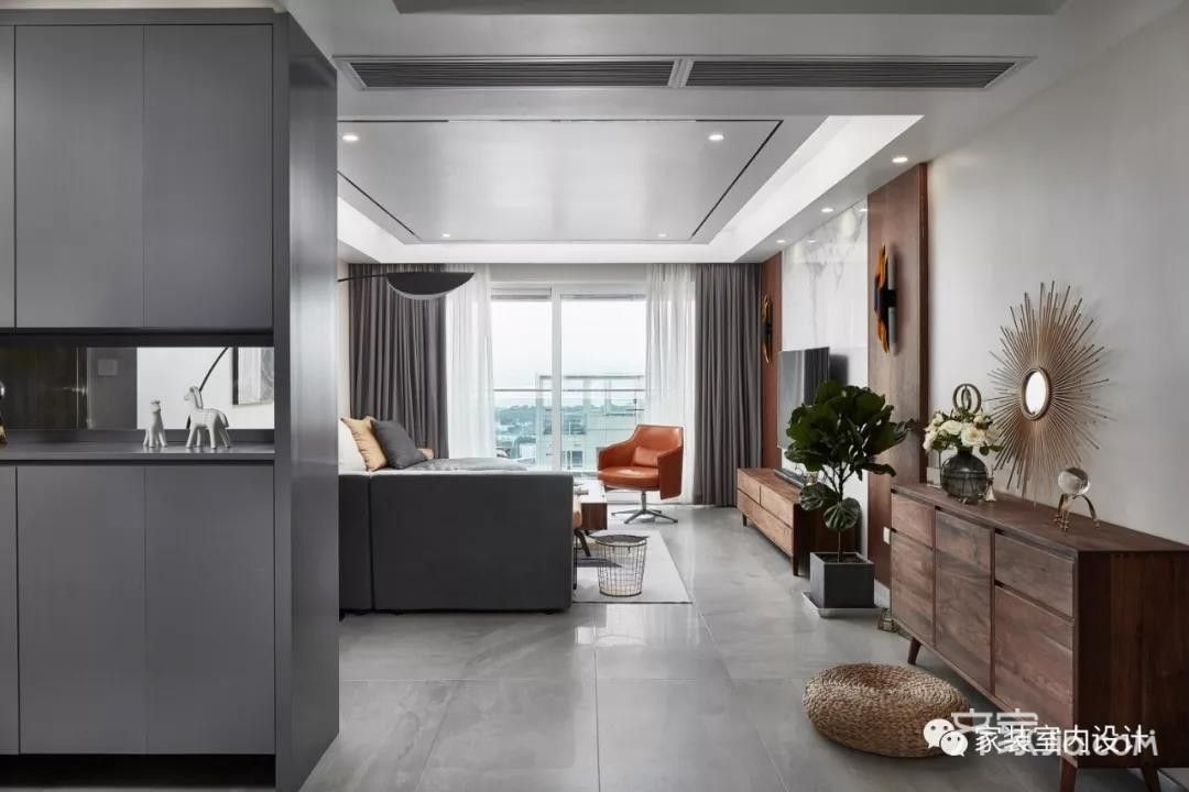本案是一套面积为160平米的现代简约风格三居,以灰色搭配黑胡桃木