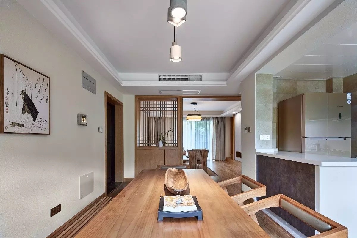 130平米装修,三居室装修,10-15万装修,日式风格,玄关,餐桌,原木色