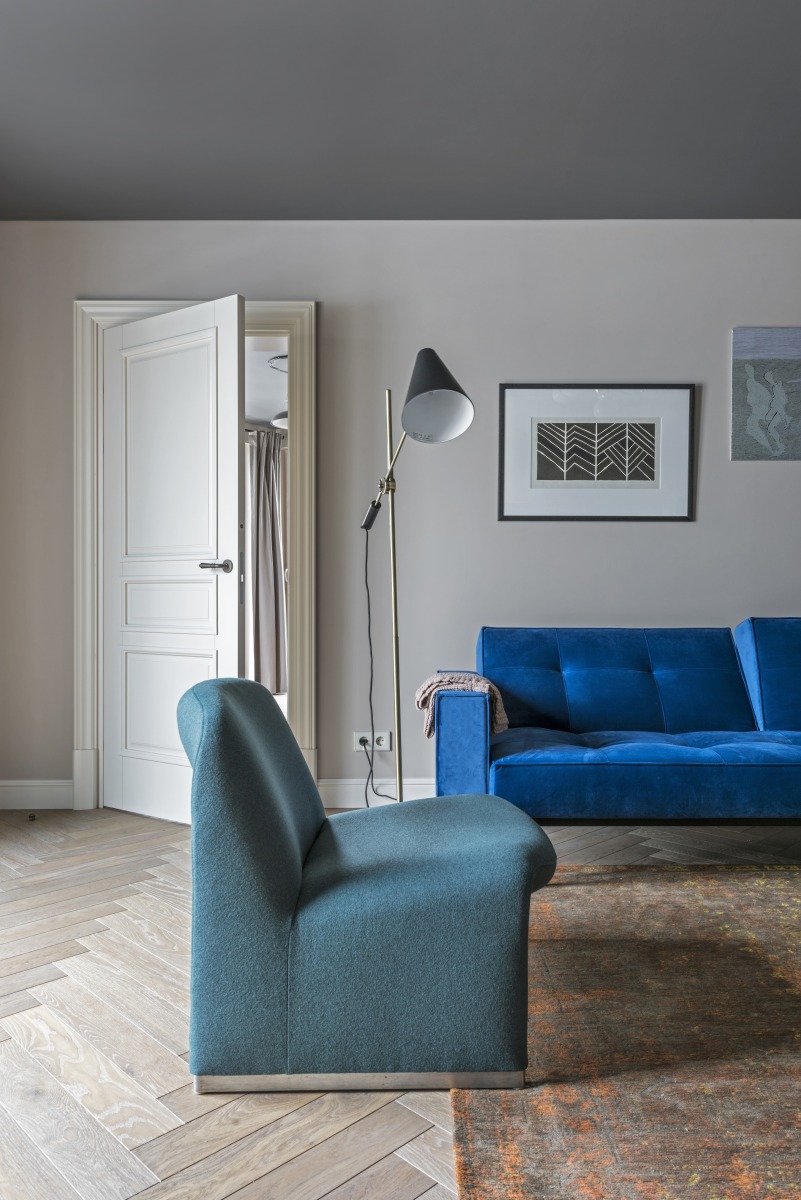 公寓装修,80平米装修,10-15万装修,现代简约风格,蓝色,沙发背景墙,客厅,灯具