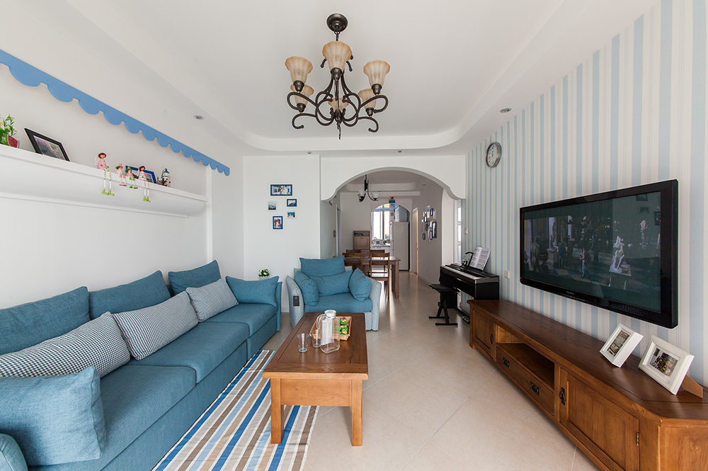 二居室装修,90平米装修,地中海风格,5-10万装修,沙发,电视背景墙,蓝色