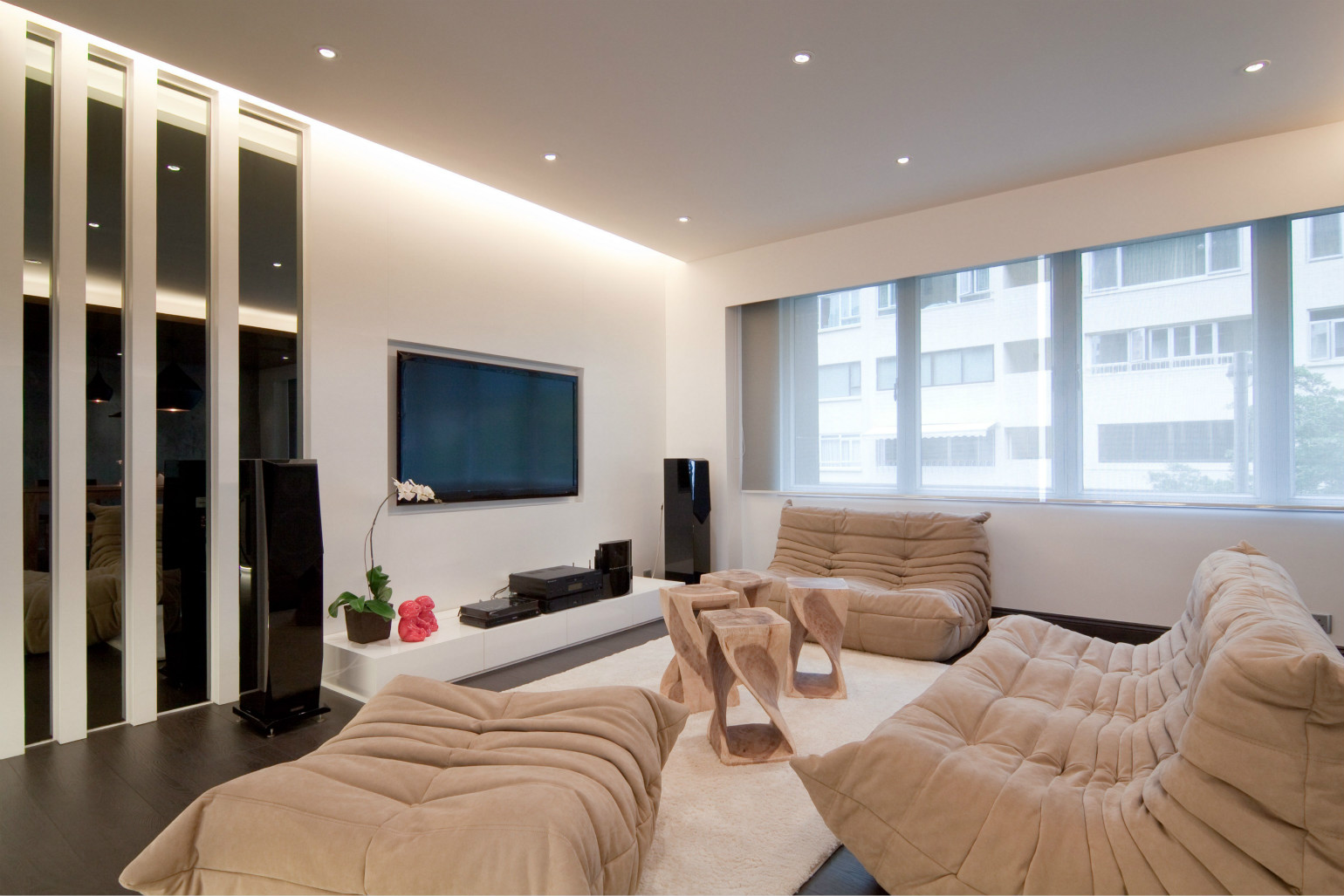 130平米装修,二居室装修,10-15万装修,现代简约风格,电视背景墙,沙发,白色