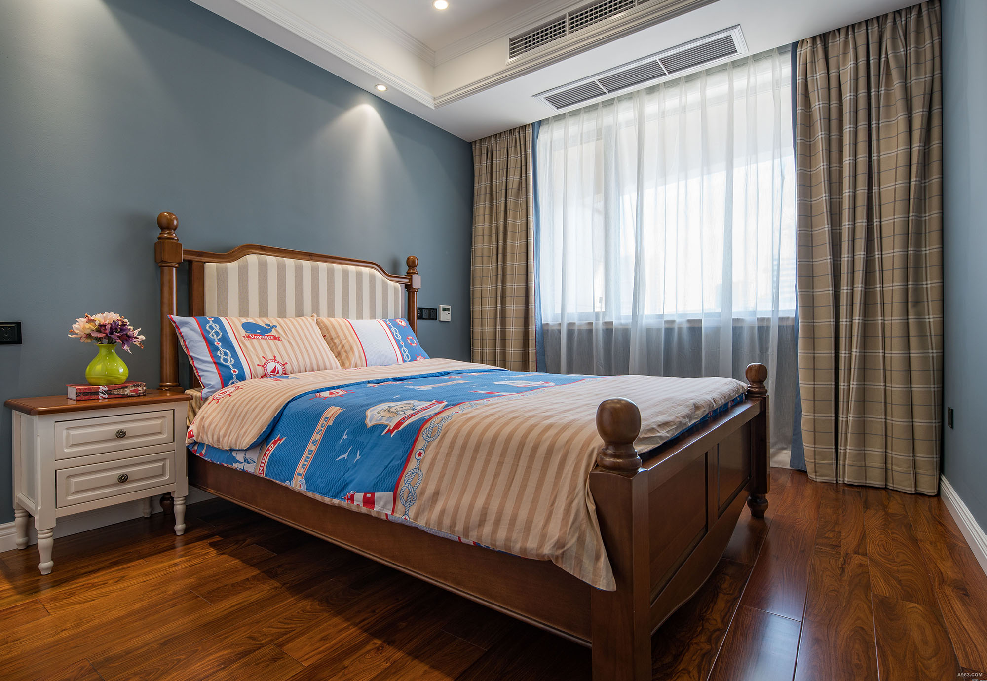 130平米装修,三居室装修,15-20万装修,美式风格,窗帘,卧室背景墙,蓝色