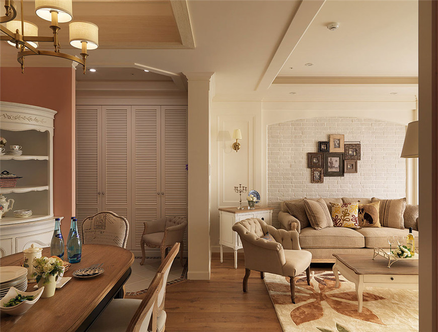 130平米装修,三居室装修,10-15万装修,美式风格,米色,沙发背景墙