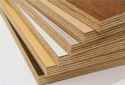压缩板这种也被称为颗粒板,也有人把它叫成刨花板,它主要是由木材