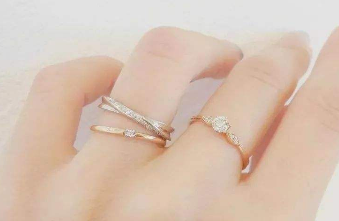 婚戒女人带哪只手上 离异女人戒指戴哪只手