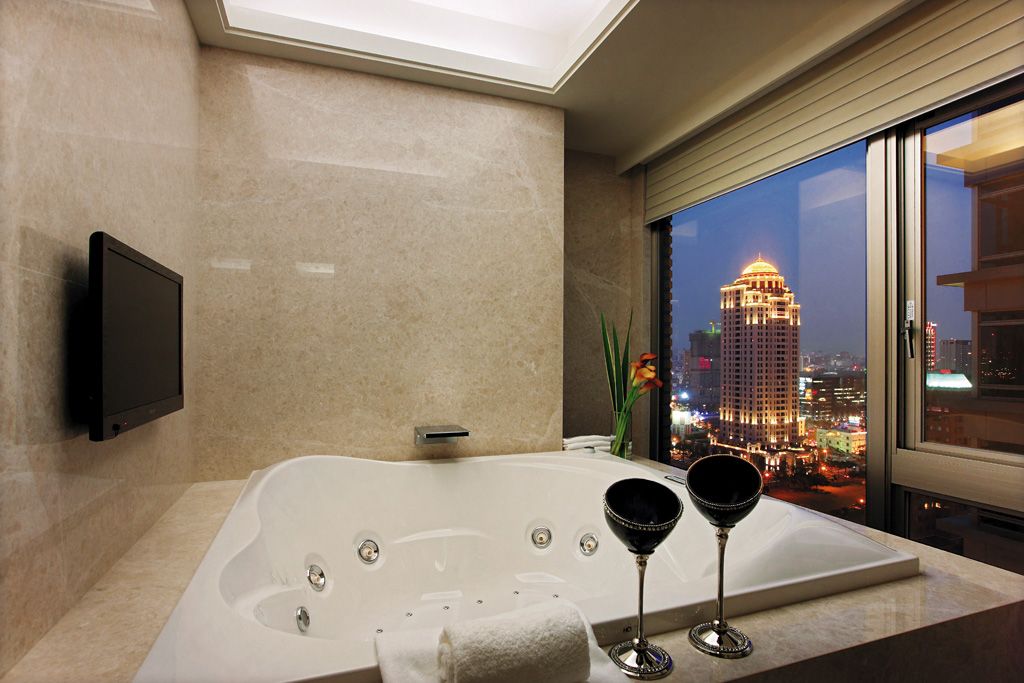 高级都市现代风公寓浴缸设效果图