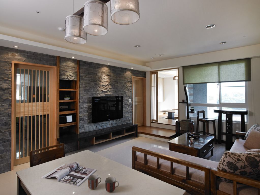 日式混搭小客厅自然石背景墙设计